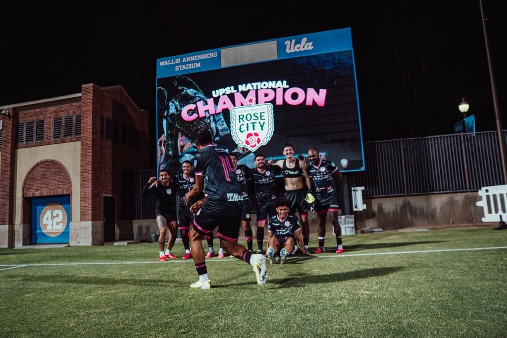 Deportivo Rose City run to celebrate under the champions screen